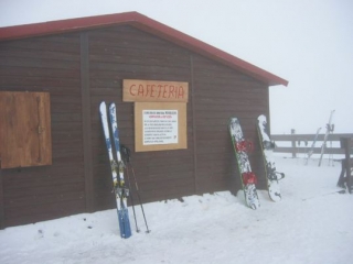 Practica el esqui y el snowboard en El Corredero.jpg